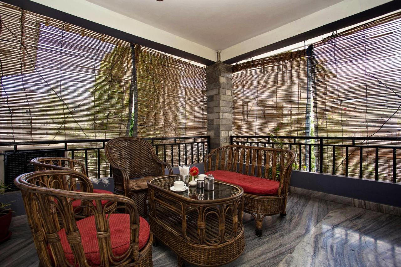 Hotel Tulsi Покхара Экстерьер фото
