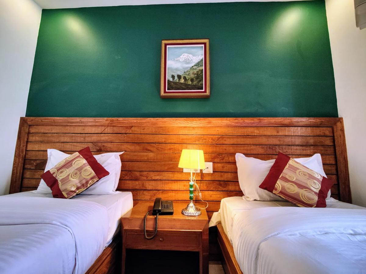 Hotel Tulsi Покхара Экстерьер фото