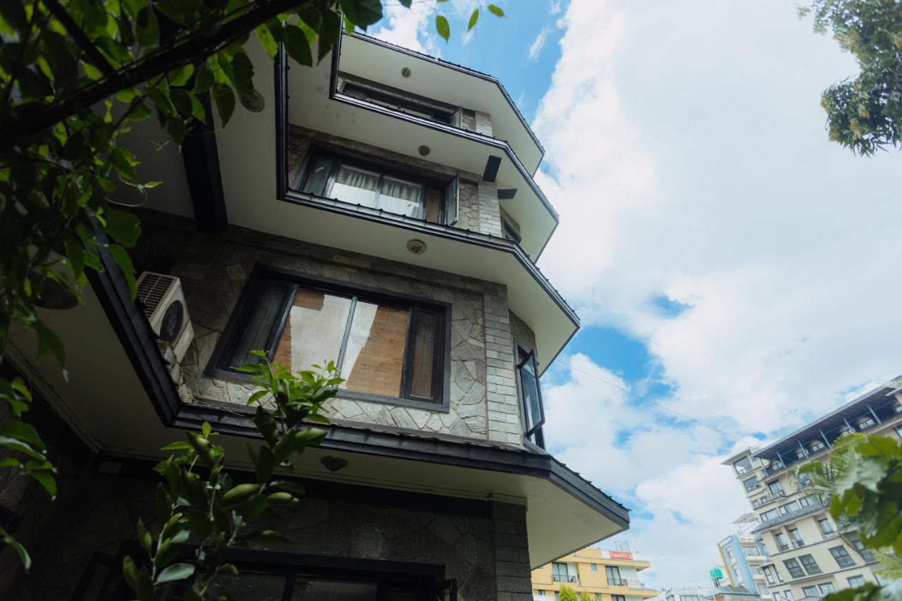 Hotel Tulsi Покхара Экстерьер фото