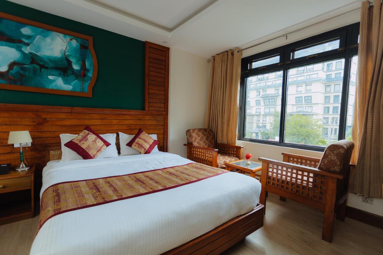 Hotel Tulsi Покхара Экстерьер фото