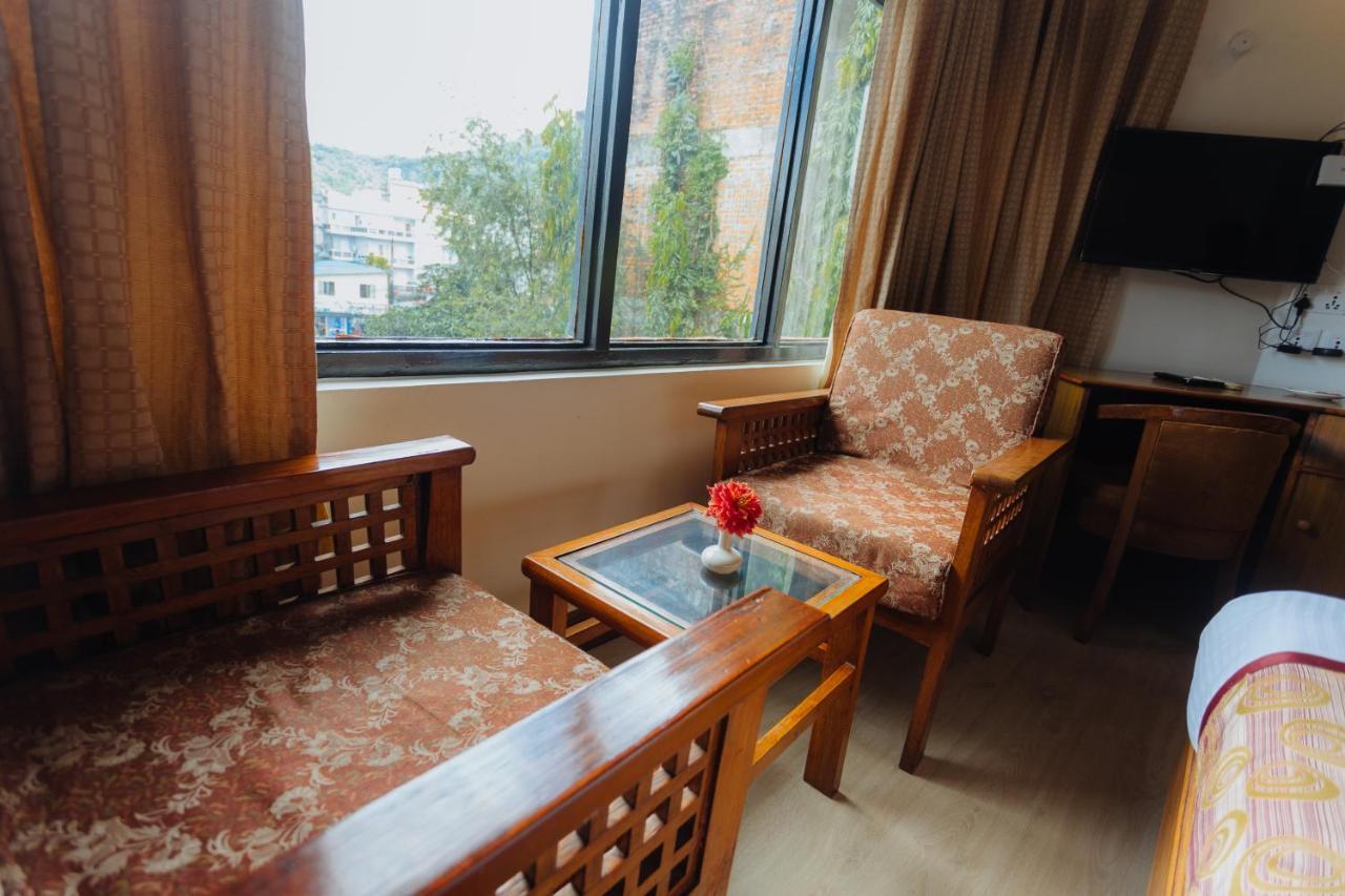 Hotel Tulsi Покхара Экстерьер фото