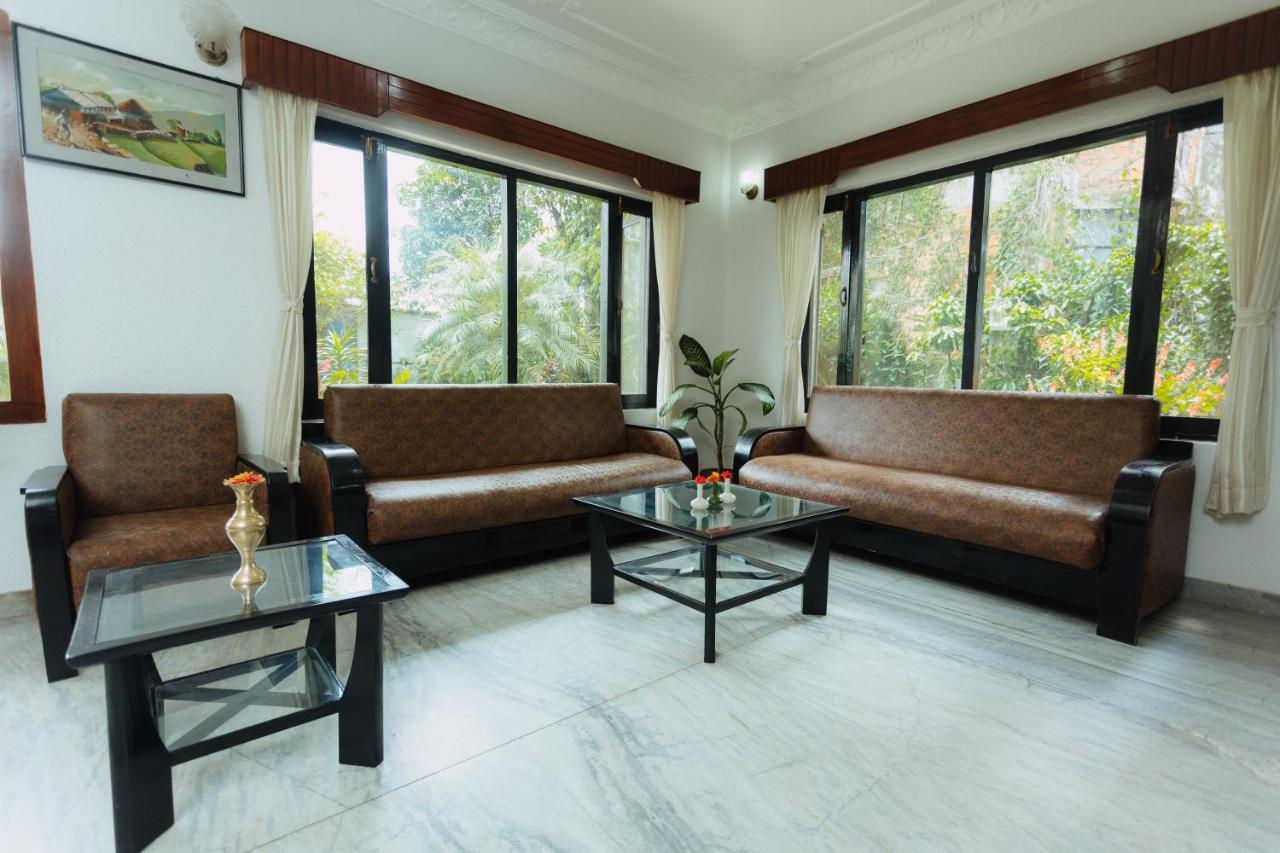 Hotel Tulsi Покхара Экстерьер фото