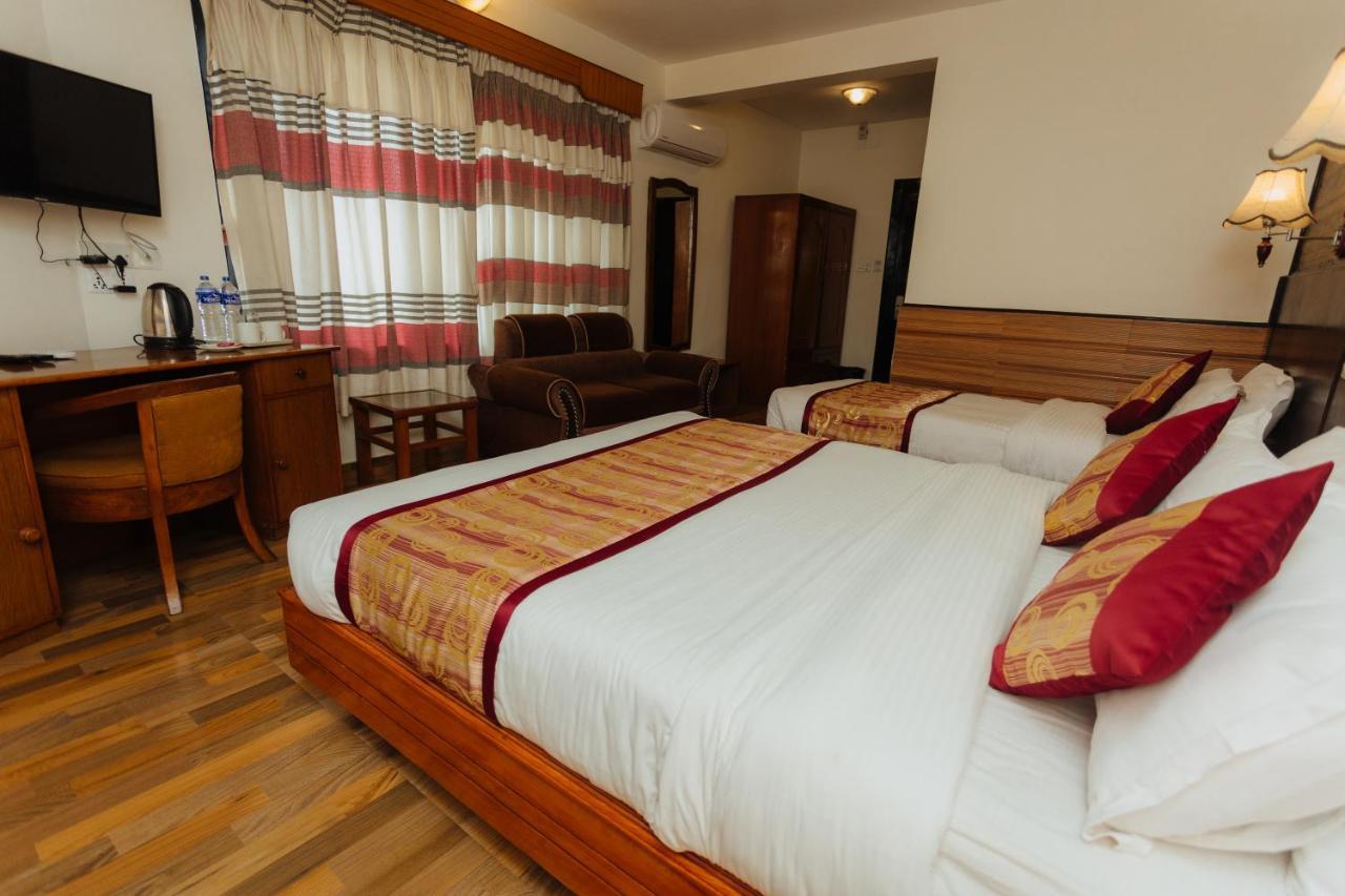 Hotel Tulsi Покхара Экстерьер фото