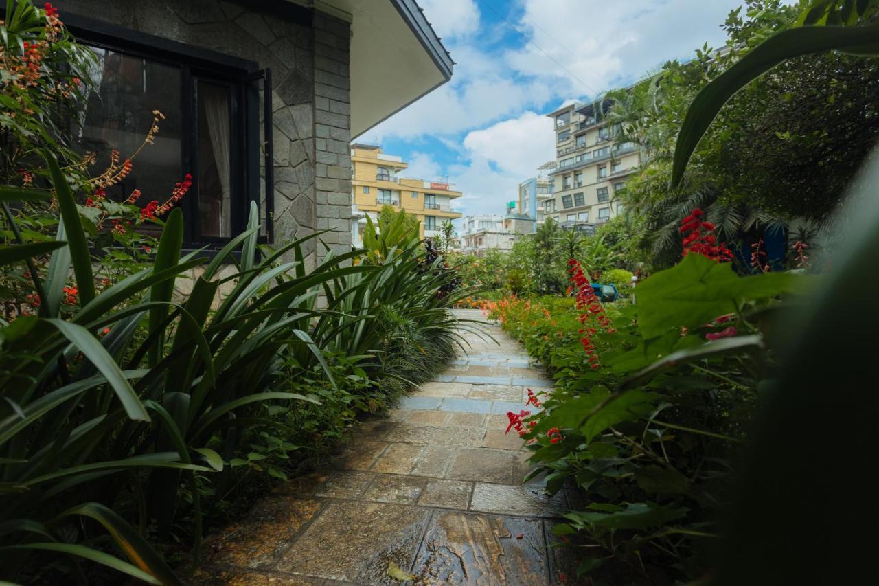 Hotel Tulsi Покхара Экстерьер фото